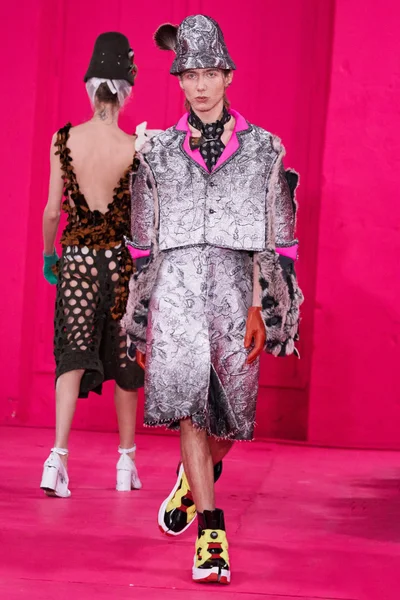 Look 15